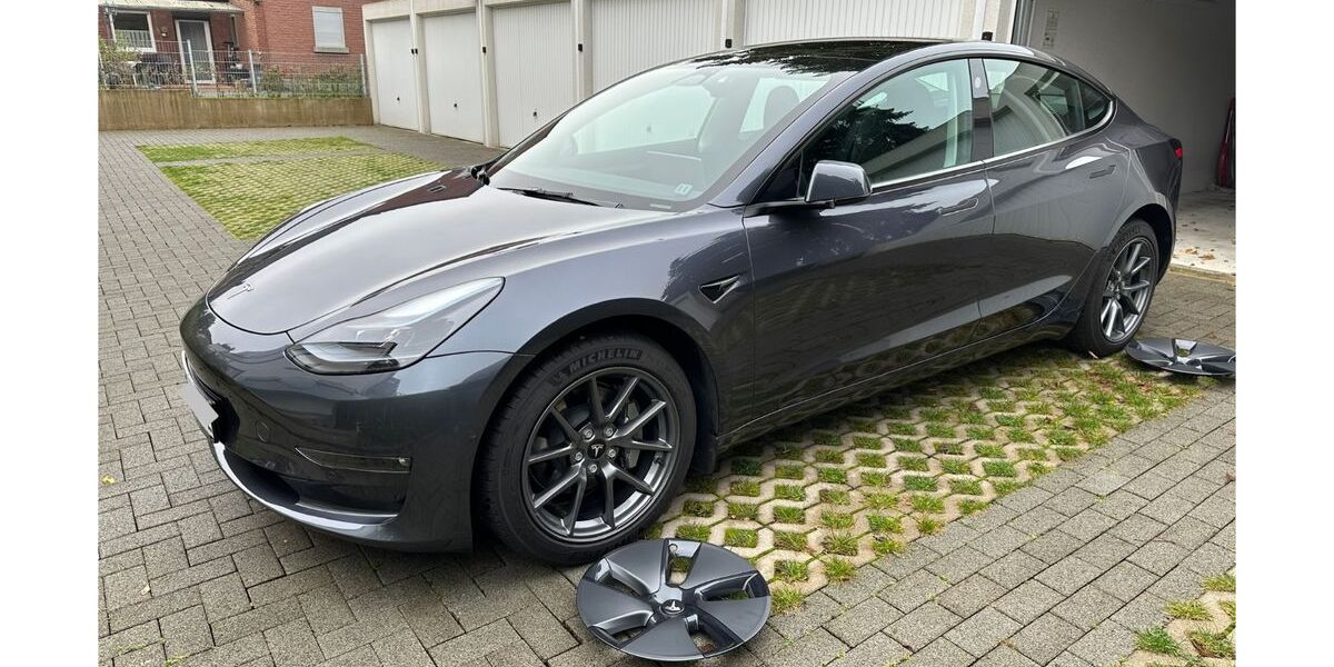 Tesla Model 3 26.500 km 31.900 &euro; Dinslaken 46537