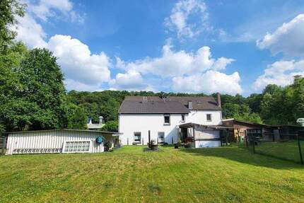 Mehrfamilienhaus in Waldrandlage mit großem Grundstück und Ausbaupotenzial ***Provisionsfrei*** 1 zimmer