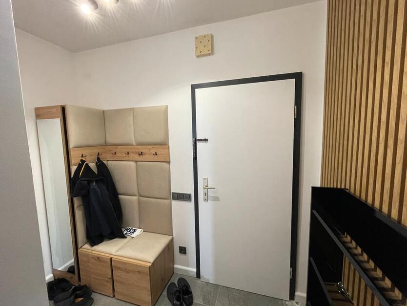 Exclusiv möbilierte Wohnung. Zentrale Lage zimmer