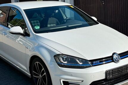VW Golf 215.000 km 9.940 &euro; Düsseldorf 40468