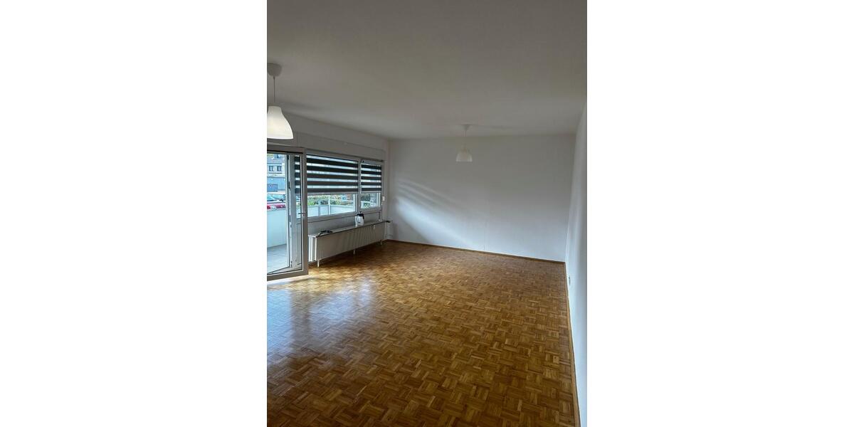 unmöblierte Zweizimmerwohnung mit Balkon und Einbauküche zimmer