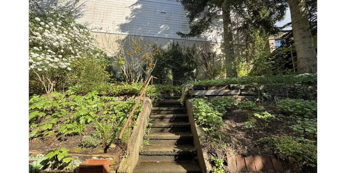 Einfamilienhaus Essen Bergerhausen - 8 Zimmer, 180 m&sup2;, 345.000&euro; | Angebot:26583846