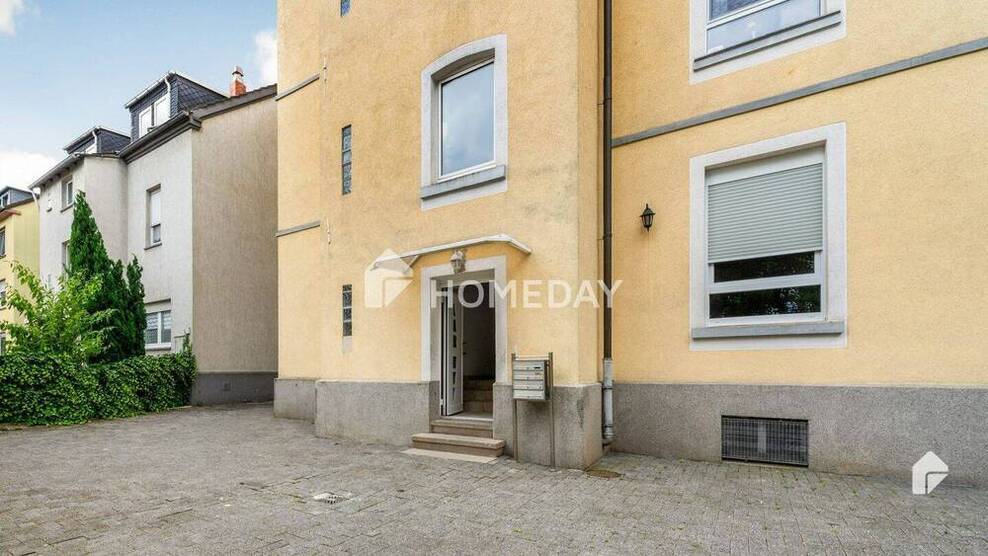 Großzügige 4-Zimmer-Etagenwohnung mit Garage in idealer Lage