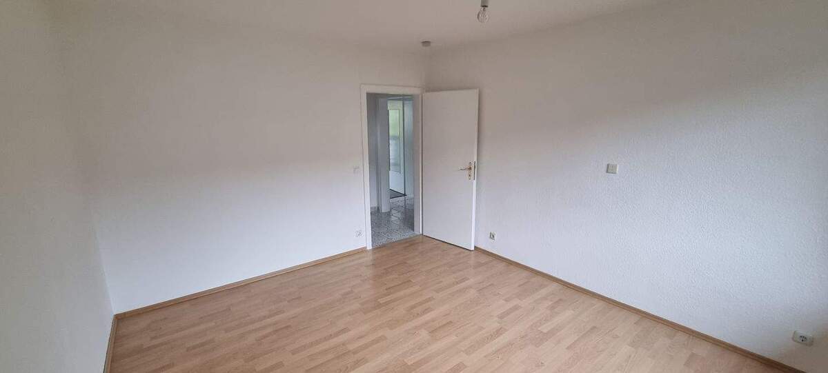 GELEGENHEITI!!! RENOVIERTE + GEMÜTLICHE 3 ZIMMER WOHNUNG mit BALKON in ESSEN - SCHÖNEBECK!!! 3 zimmer