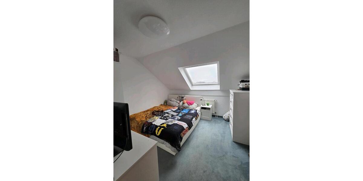 Klein Dachgeschosswohnung in der 4.Etage 2.5 zimmer