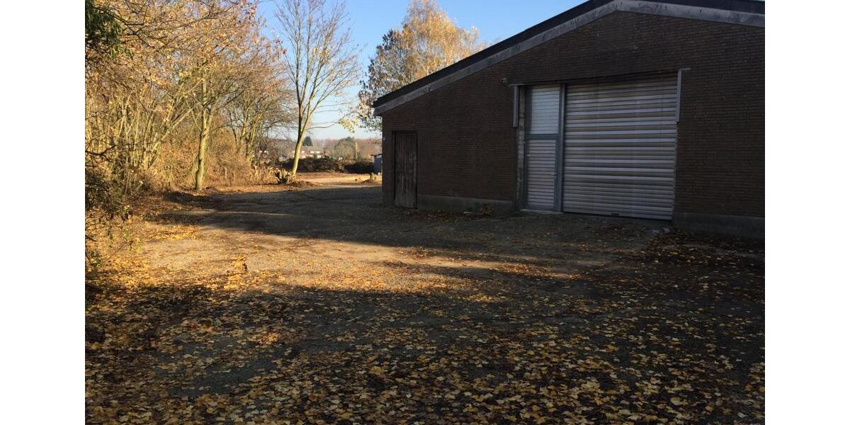 Gewerbe-Halle mit Sozialräumen, Büro, Küche und Dusche zimmer