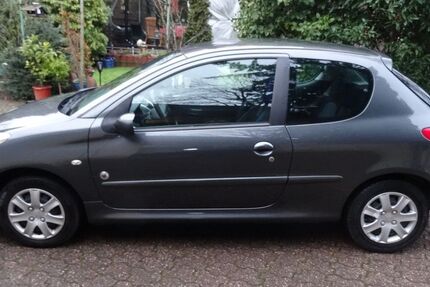 Peugeot 206 151.600 km 2.950 &euro; Duisburg 47228