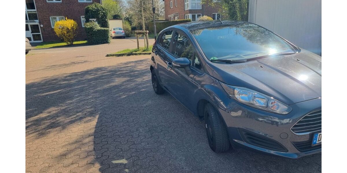 Ford Fiesta 71.500 km 5.200 &euro; Duisburg 47058