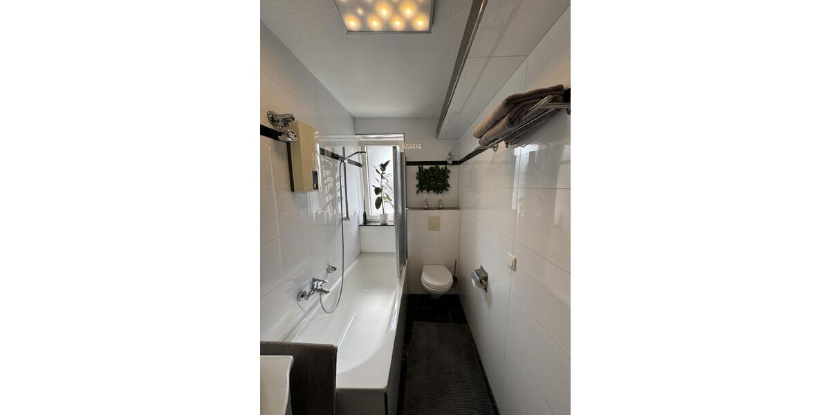 Gehobene Eigentumswohnung nahe Erlbruchpark mit Balkon und Garage 2 zimmer