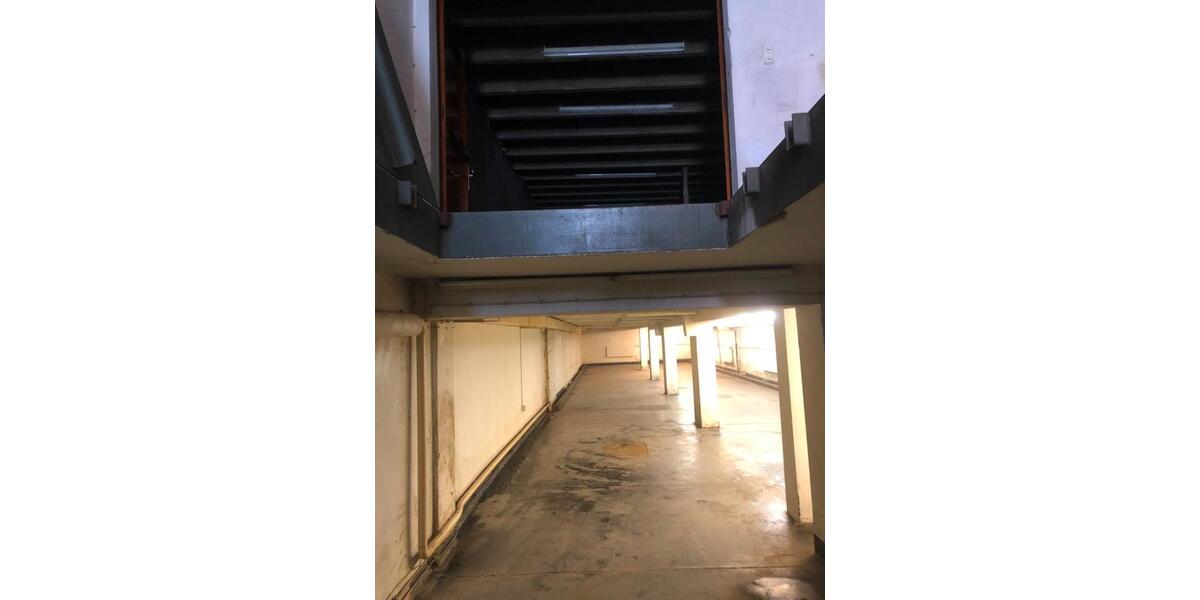 Lagerhalle 300m² auf 2 Ebene mit kleines Ladenlokal zimmer