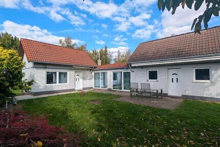 Grundstück mit Steinhaus auf der 