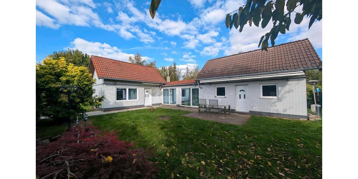 Grundstück mit Steinhaus auf der 