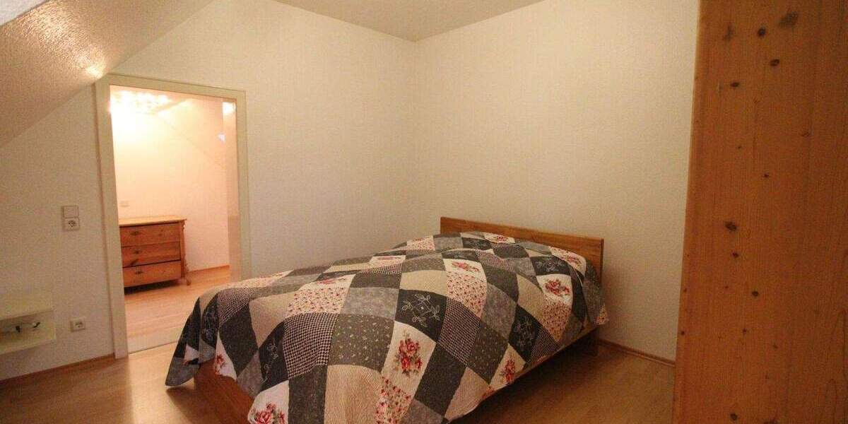 Freistehendes Einfamilienhaus in Meerbusch-Osterath mit Pool, Kamin und 2 Garagen 4 zimmer