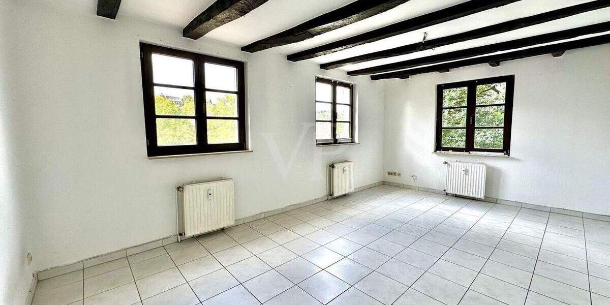 3-Zimmer-Altbau mit Terrasse und Privatzugang 3 zimmer