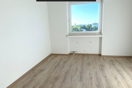 Stilvoll modernisierte 3,5-Zimmer-Wohnung mit Balkon, Aufzug und Stellplatz