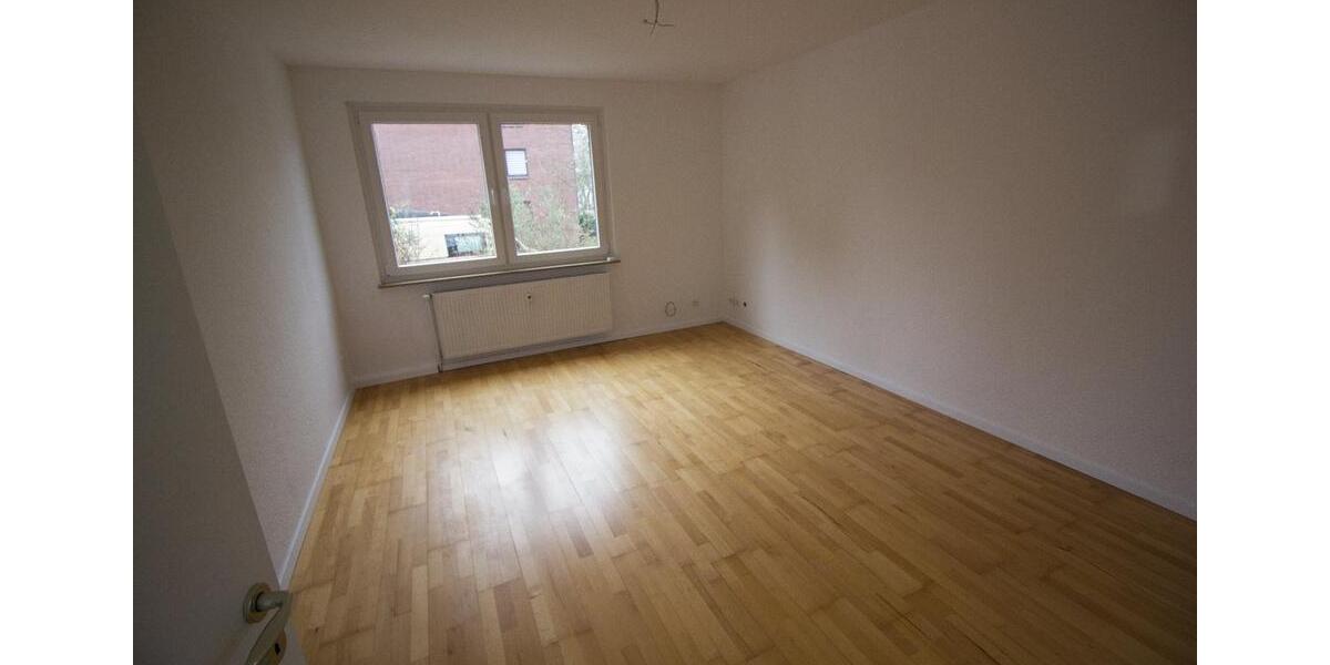 Renovierte 2 Zimmer Erdgeschoss-Wohnung + KDB 62 qm + Kellerraum 2 zimmer