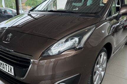 Peugeot 5008 181.382 km 7.890 &euro; Bottrop 46236