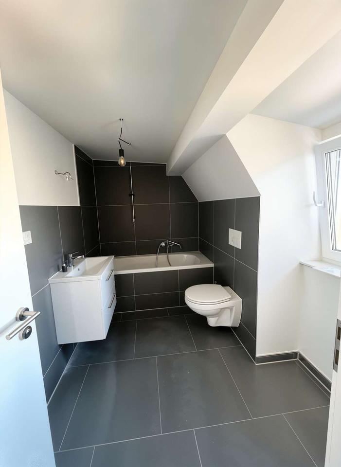 Modern sanierte 4-Zimmer-Dachgeschosswohnung in ruhiger Lage von Recklinghausen zimmer