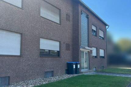 Kapellen: Voll vermietetes Sechs-Familienhaus mit zwei Garagen zimmer