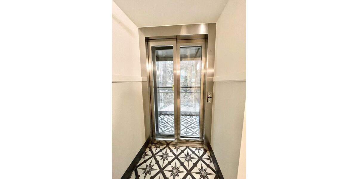 Erstbezug Altbauperle Pempelfort! Stilvoll kernsanierte Beletage mit Loggia u. Aufzug 3 zimmer