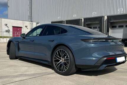 Porsche Taycan 3.000 km 110.000 &euro; Düsseldorf, Stadt 40219