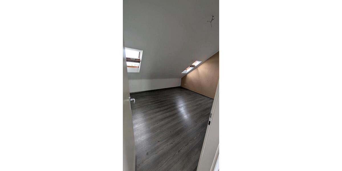 Dachgeschoßwohnung Oberhausen - 3 Zimmer, 70 m&sup2;, 630&euro; | Angebot:25511502