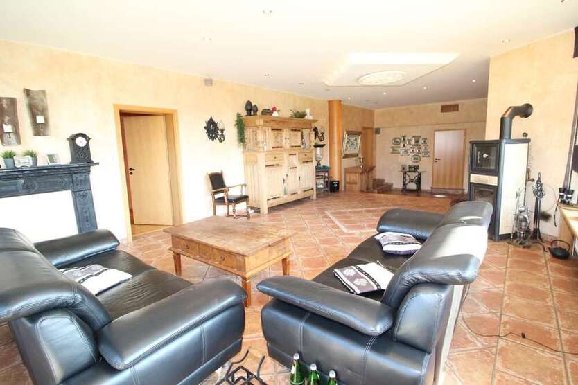 Haus zum Kaufen in Moers 799.000 € 306.01 m²