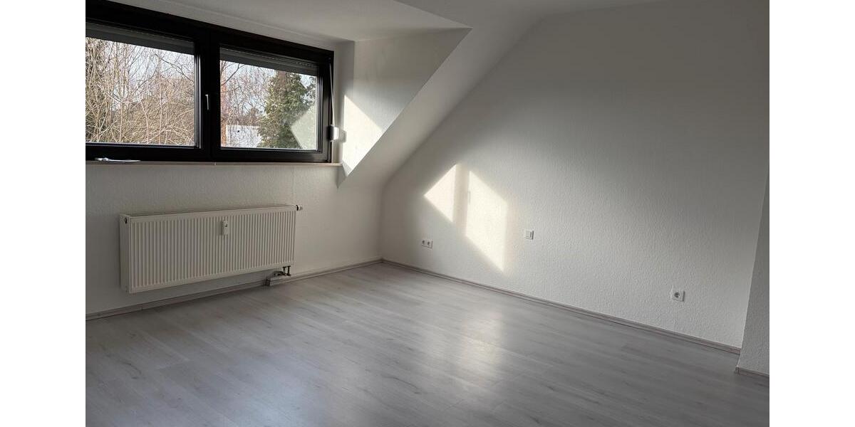 Dachgeschoßwohnung Oberhausen Rothebusch - 3.5 Zimmer, 80 m&sup2;, 640&euro; | Angebot:25394243