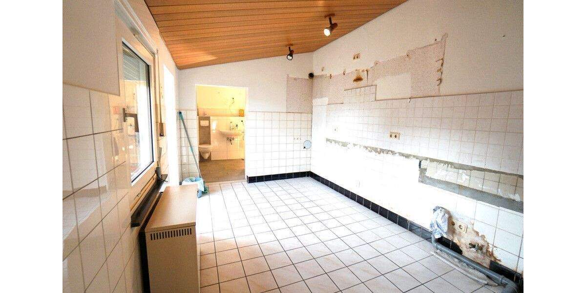 Rheinberg-Ossenberg: Sanierungsbedürftiges Schmuckstück 5 zimmer