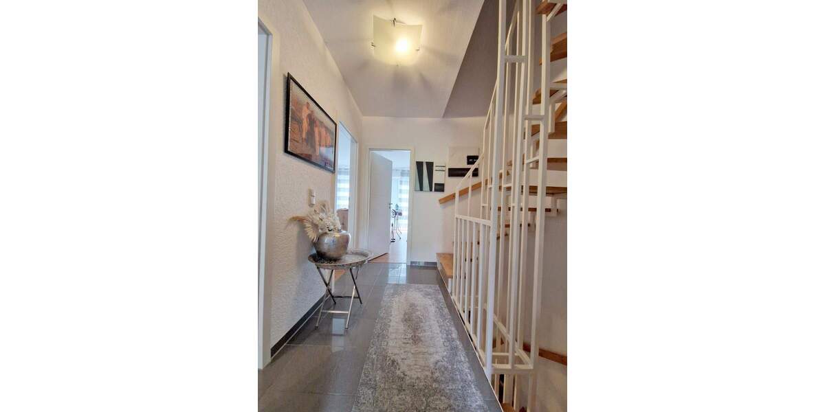 Modernes Zweifamilienhaus mit großem Garten und gehobener Ausstattung 7 zimmer